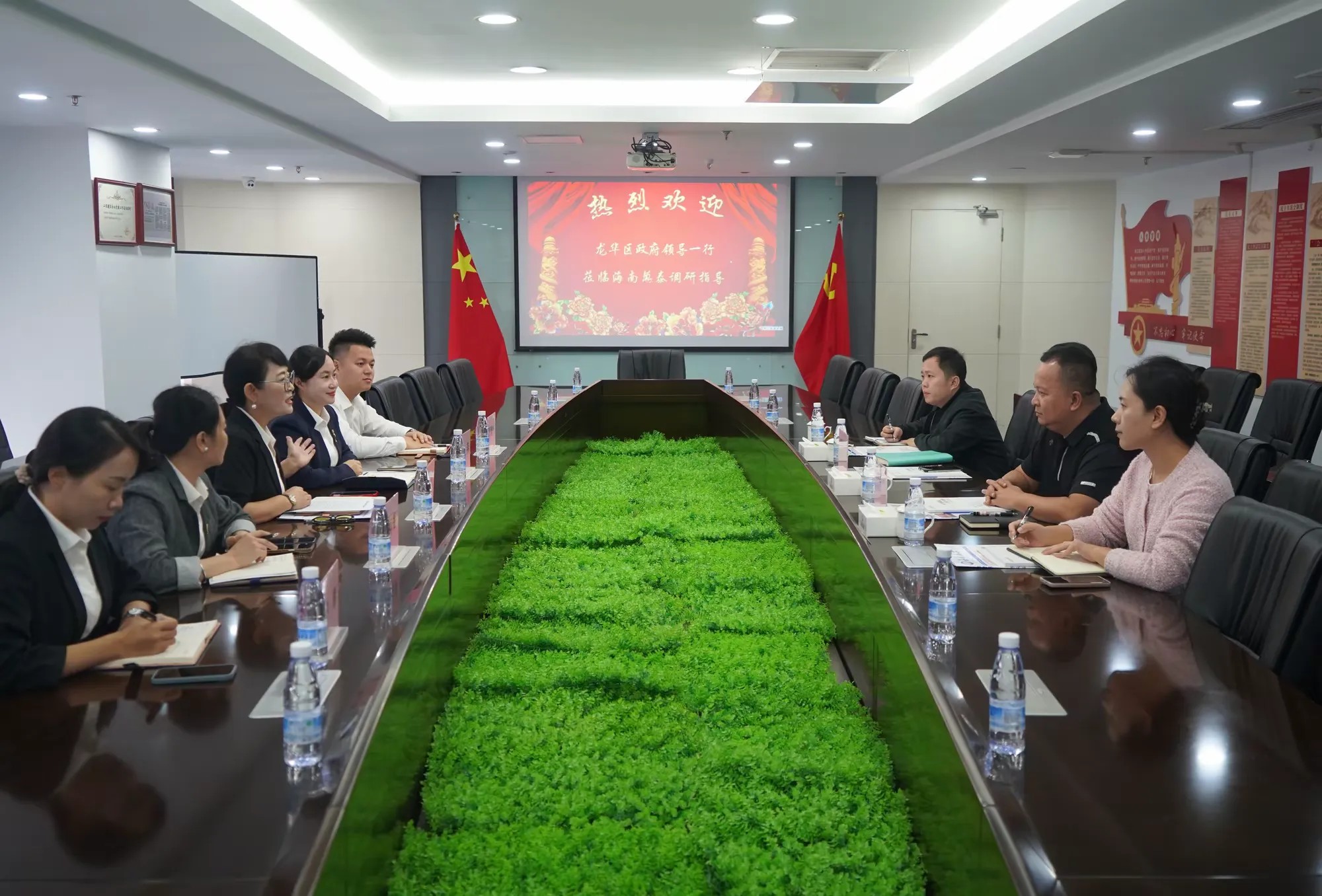 ?？谑旋埲A區(qū)政府副區(qū)長(zhǎng)唐碩一行蒞臨海南萬(wàn)泰公司調(diào)研指導(dǎo)